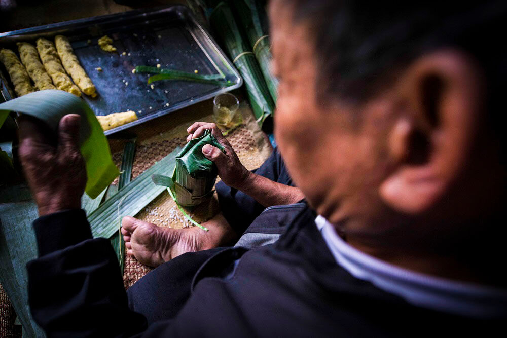 Master bánh chưng Huế in a hands-on cooking class